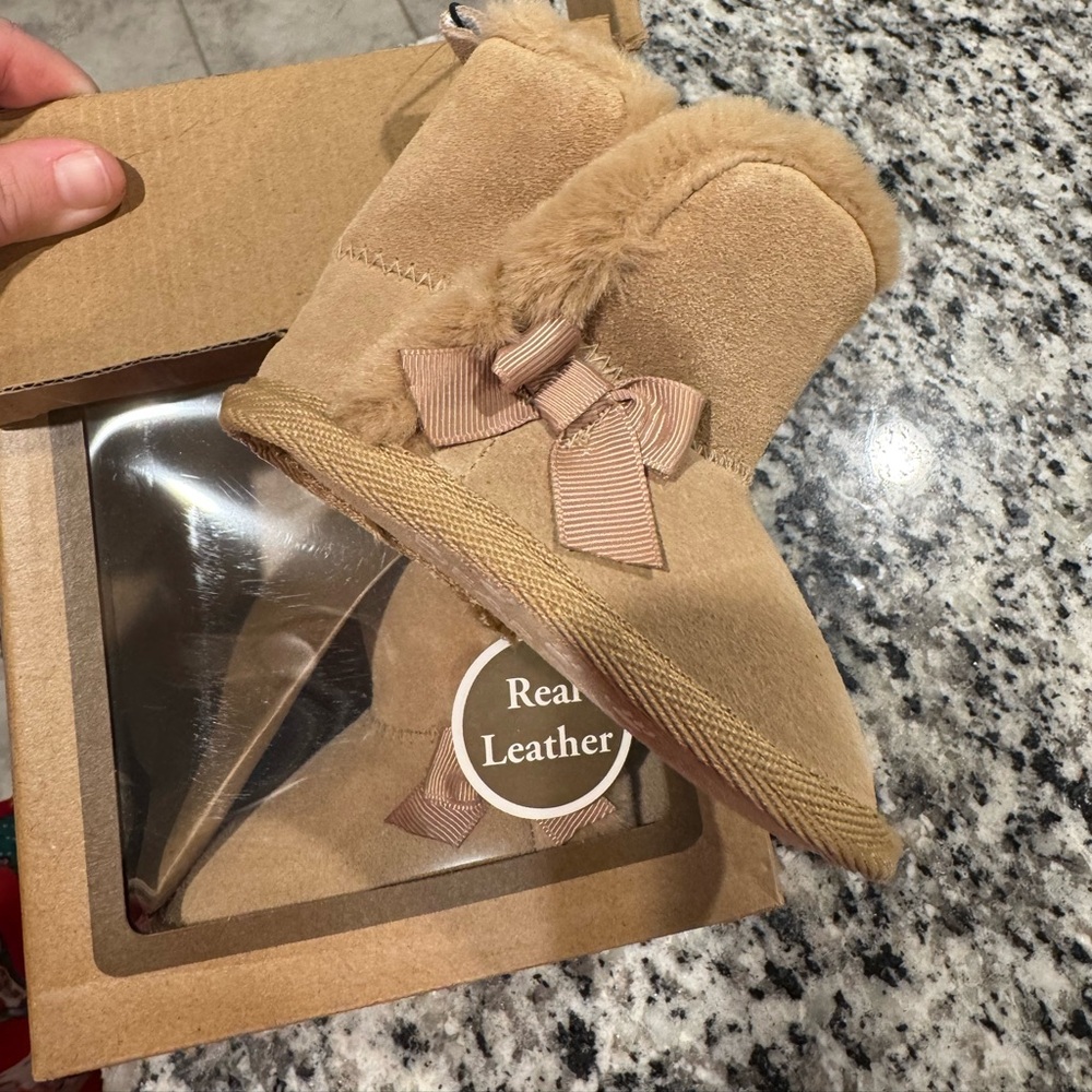 Bearpaw infant boots